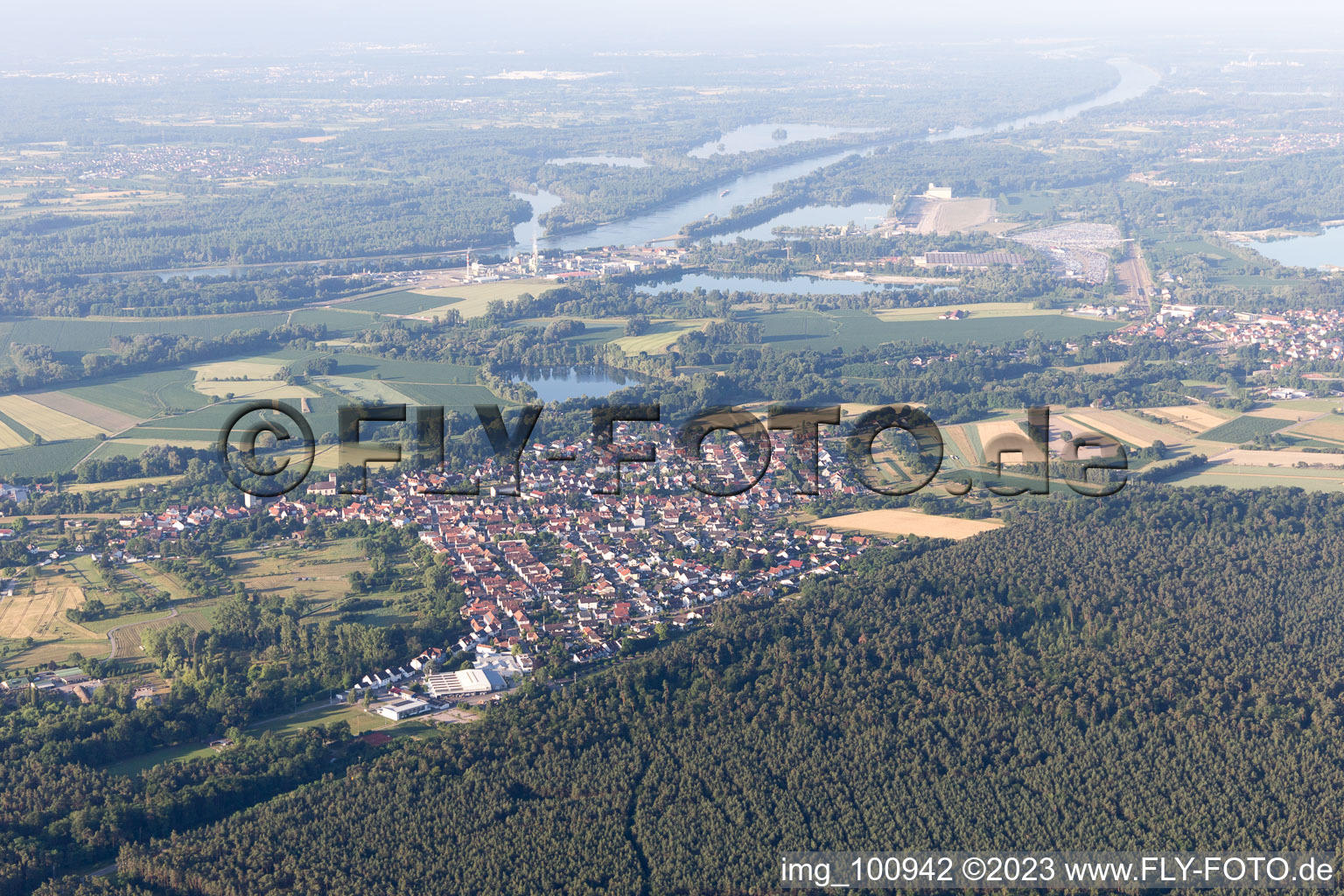 Luftbild von Berg im Bundesland Rheinland-Pfalz, Deutschland
