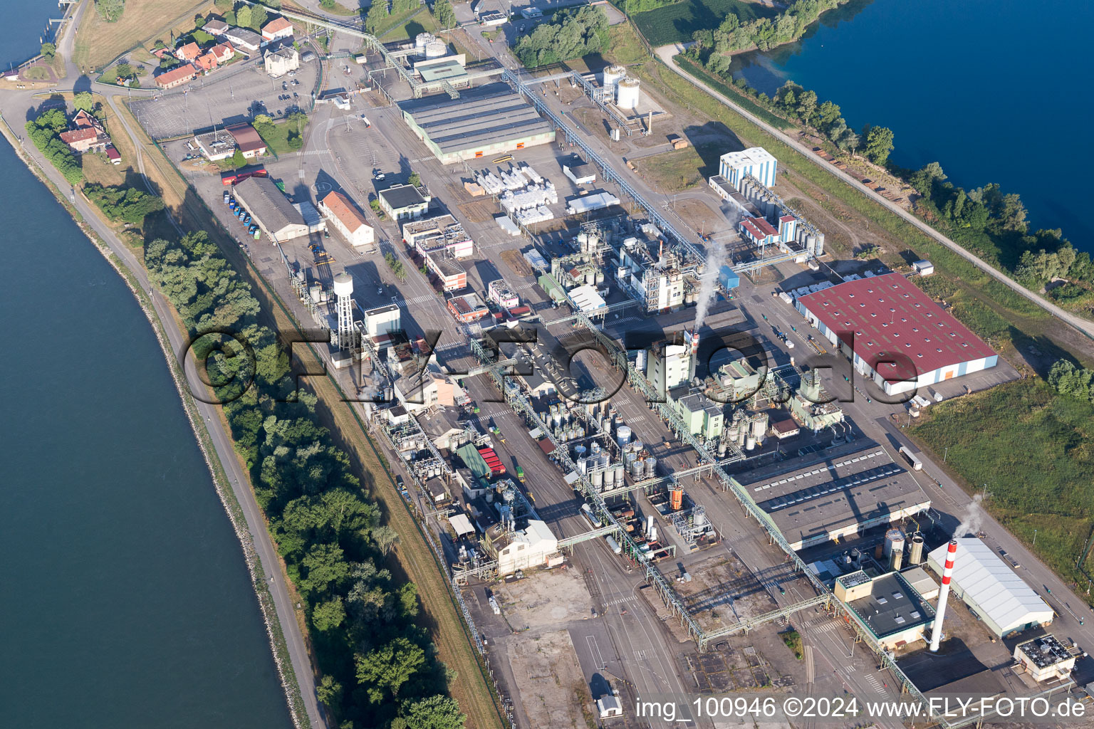 Schrägluftbild von Lauterbourg, Hafen im Bundesland Bas-Rhin, Frankreich