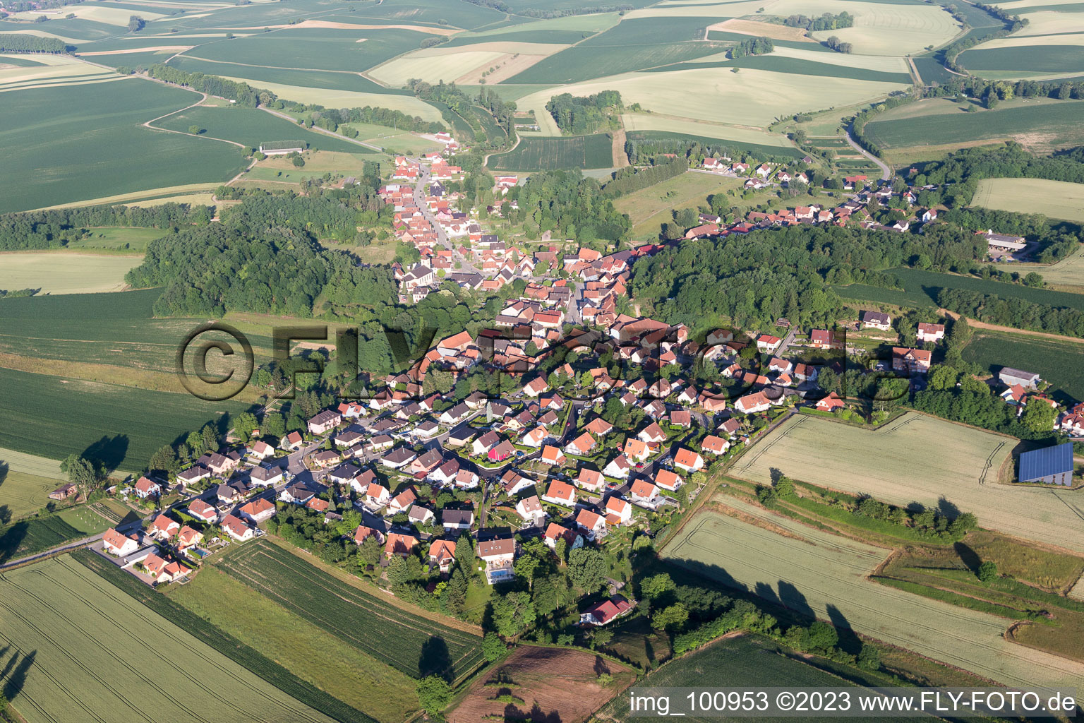 Neewiller-près-Lauterbourg im Bundesland Bas-Rhin, Frankreich aus der Luft betrachtet