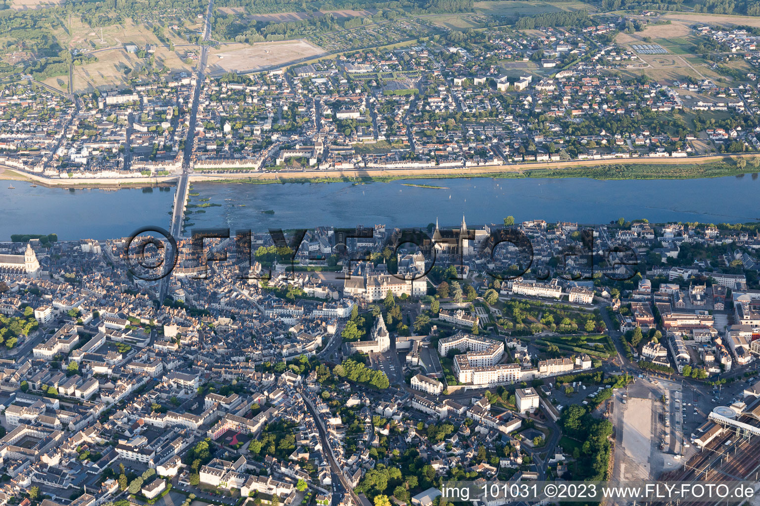 Schrägluftbild von Blois im Bundesland Loir-et-Cher, Frankreich
