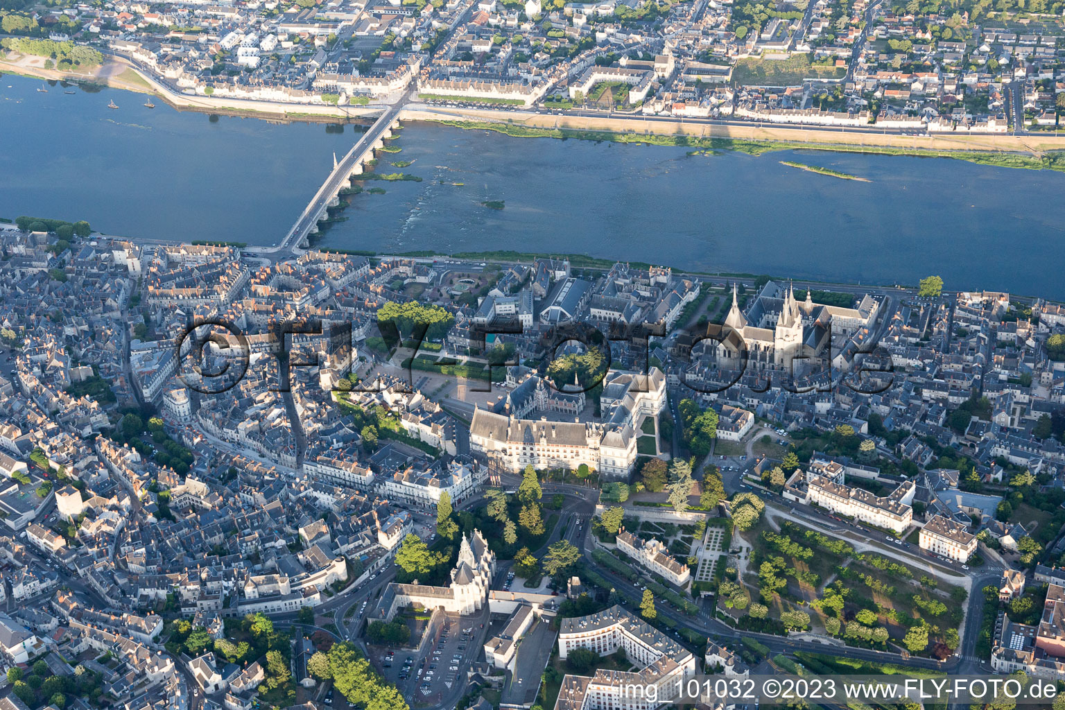 Blois im Bundesland Loir-et-Cher, Frankreich von oben