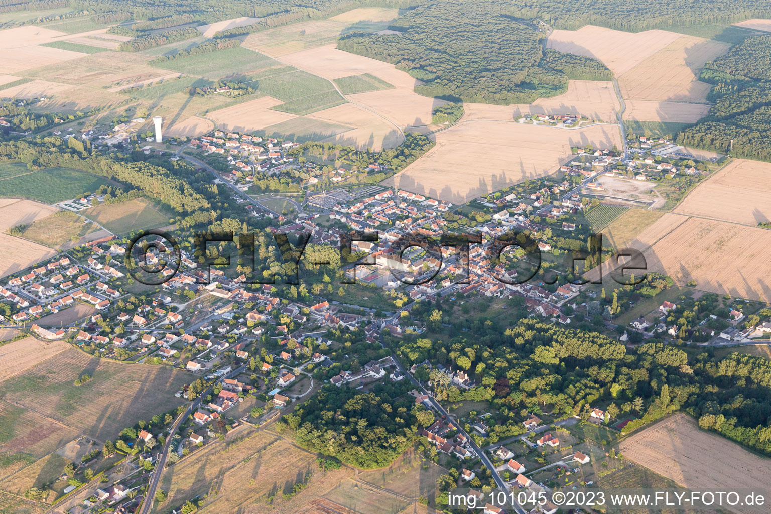 Luftbild von Huisseau-sur-Cosson im Bundesland Loir-et-Cher, Frankreich