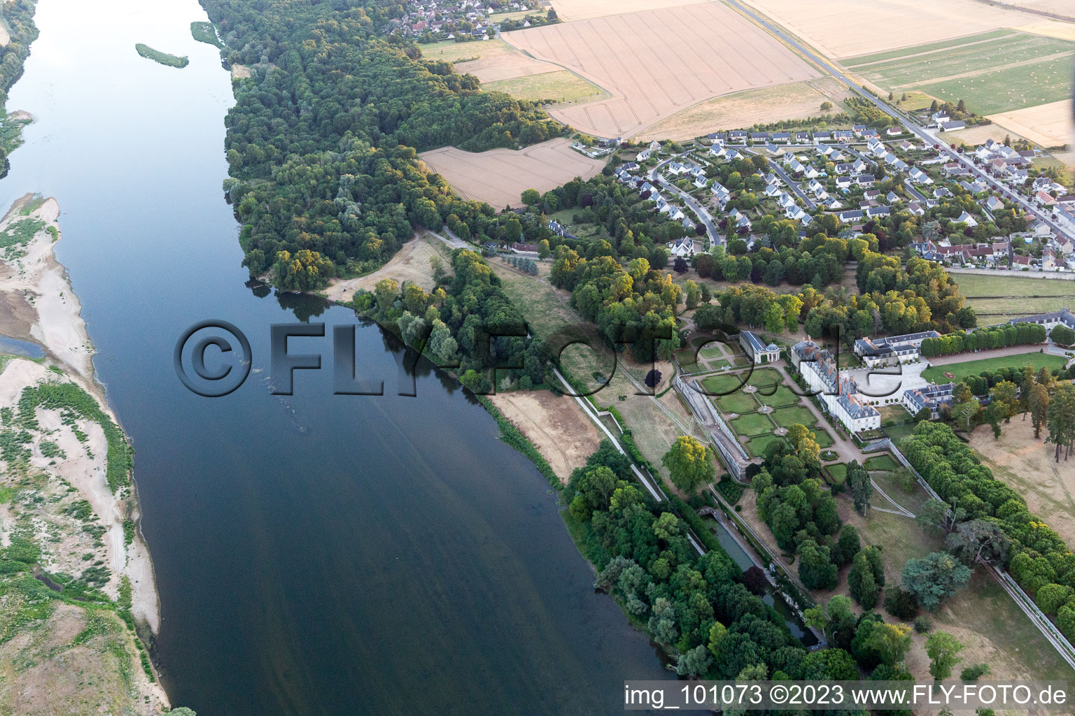 Menars im Bundesland Loir-et-Cher, Frankreich von einer Drohne aus