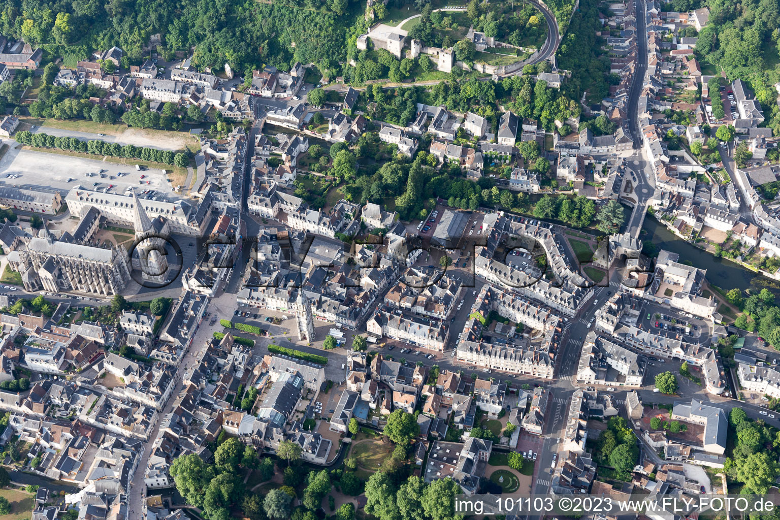 Vendôme im Bundesland Loir-et-Cher, Frankreich von der Drohne aus gesehen