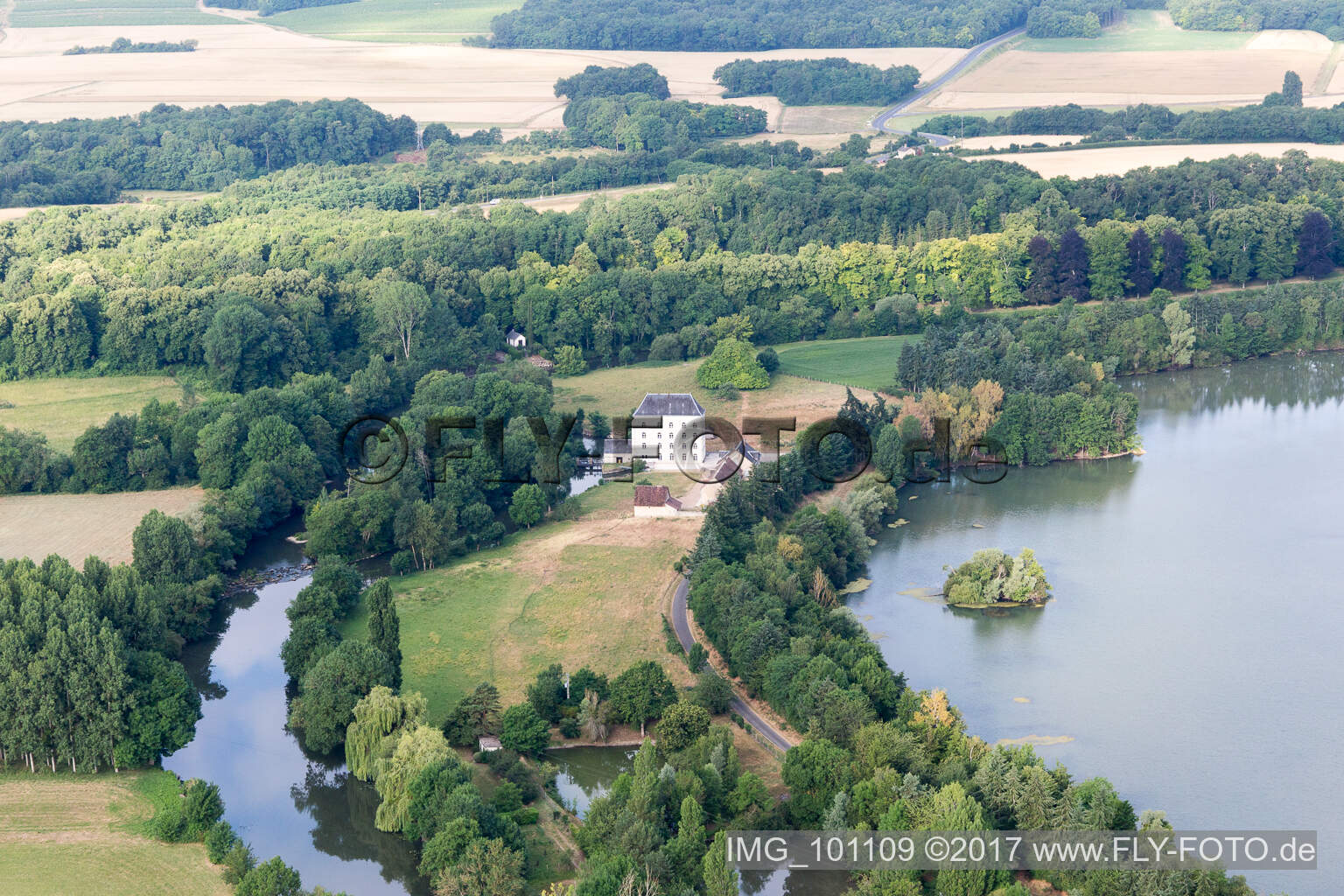 Luftbild von Naveil im Bundesland Loir-et-Cher, Frankreich