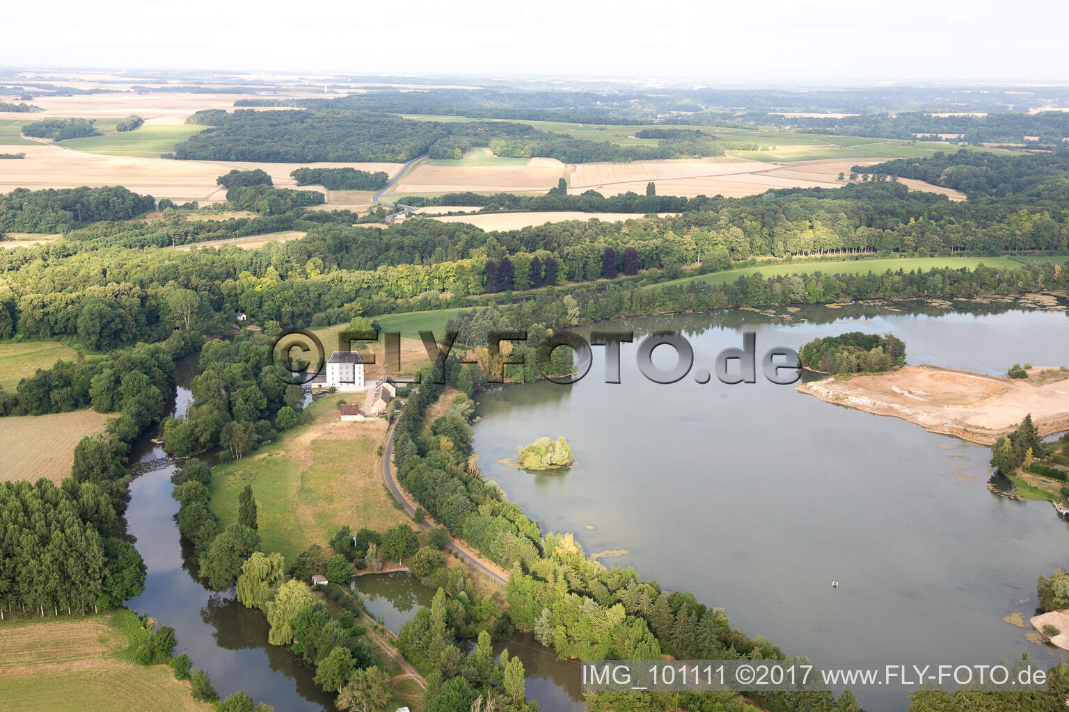 Schrägluftbild von Naveil im Bundesland Loir-et-Cher, Frankreich