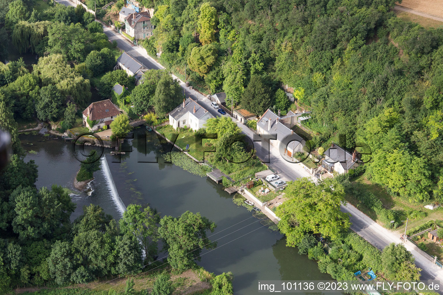 Schrägluftbild von Saint-Rimay im Bundesland Loir-et-Cher, Frankreich