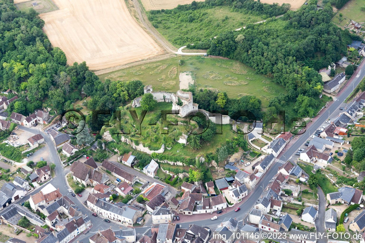 Montoire-sur-le-Loir im Bundesland Loir-et-Cher, Frankreich aus der Luft betrachtet