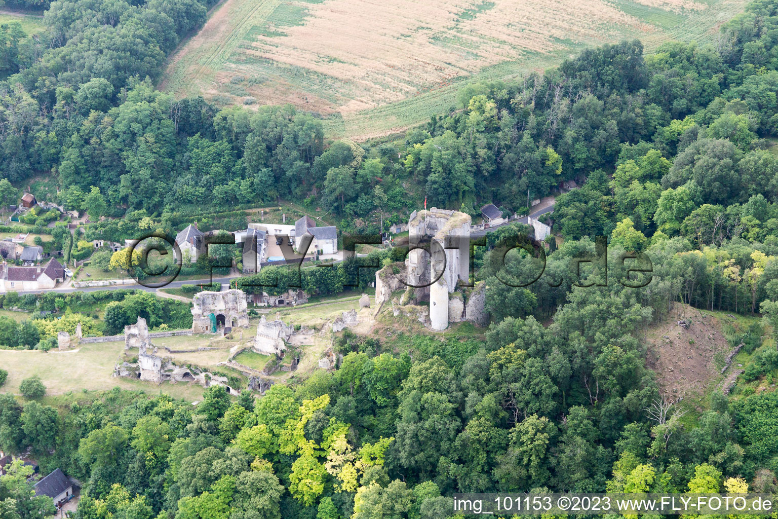 Lavardin im Bundesland Loir-et-Cher, Frankreich aus der Luft betrachtet