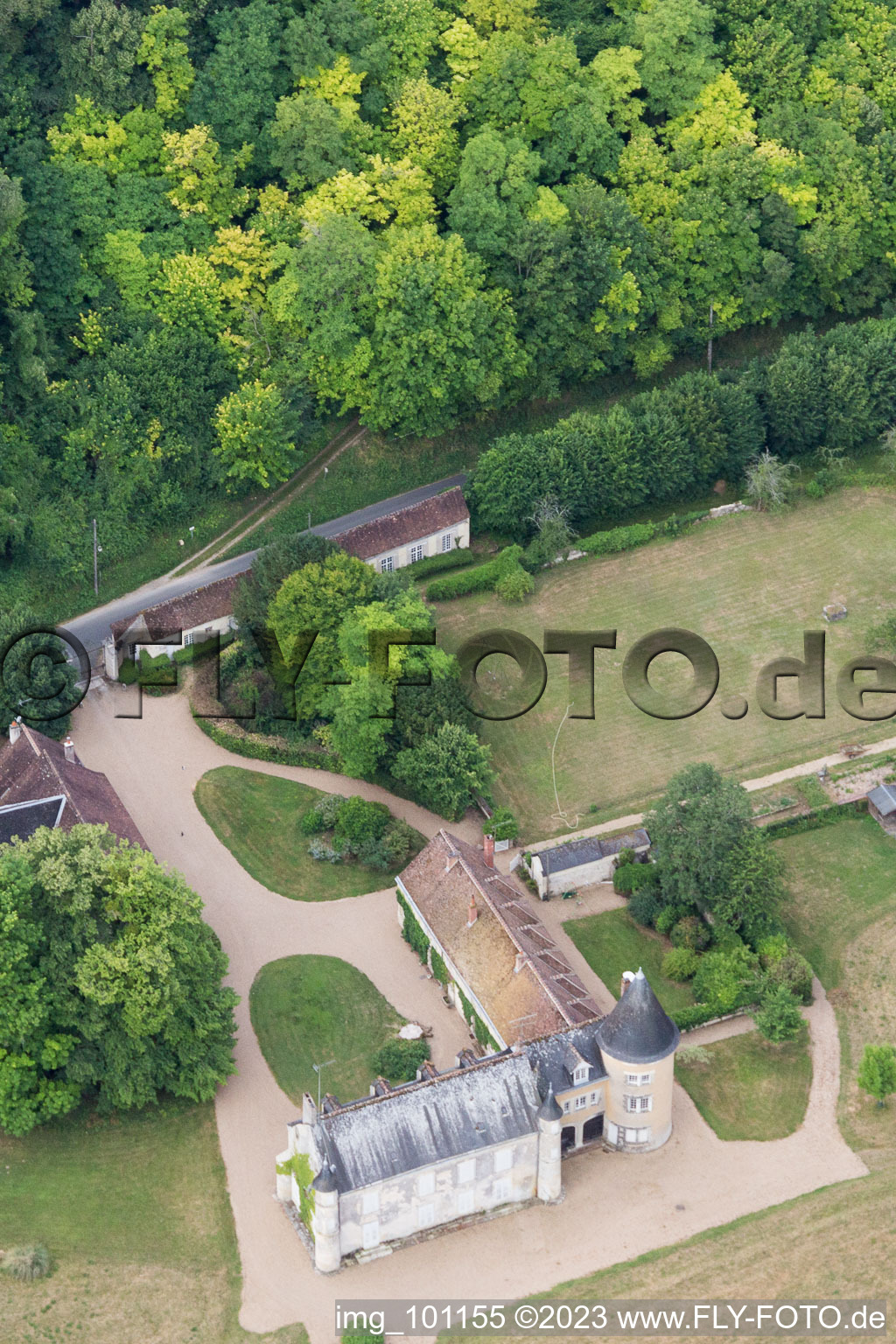 Drohnenbild von Lavardin im Bundesland Loir-et-Cher, Frankreich