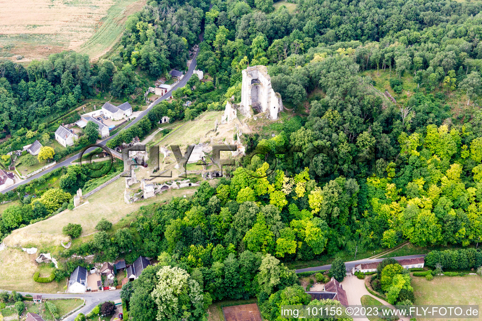 Lavardin im Bundesland Loir-et-Cher, Frankreich aus der Drohnenperspektive