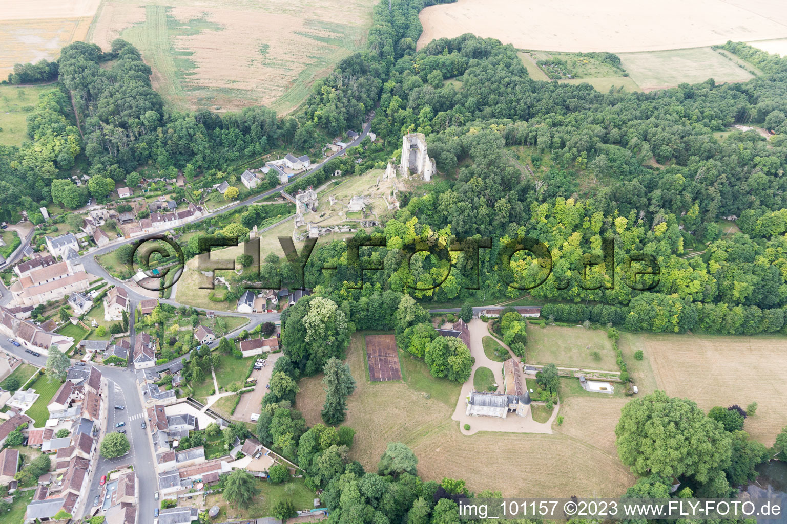 Lavardin im Bundesland Loir-et-Cher, Frankreich von einer Drohne aus