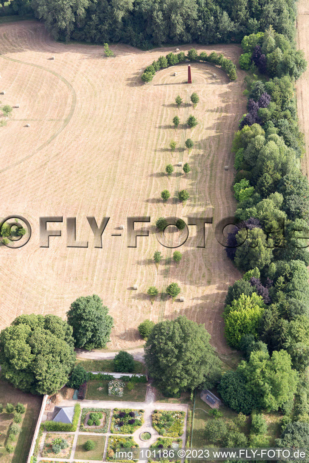 Saint-Cyr-du-Gault im Bundesland Loir-et-Cher, Frankreich aus der Luft betrachtet