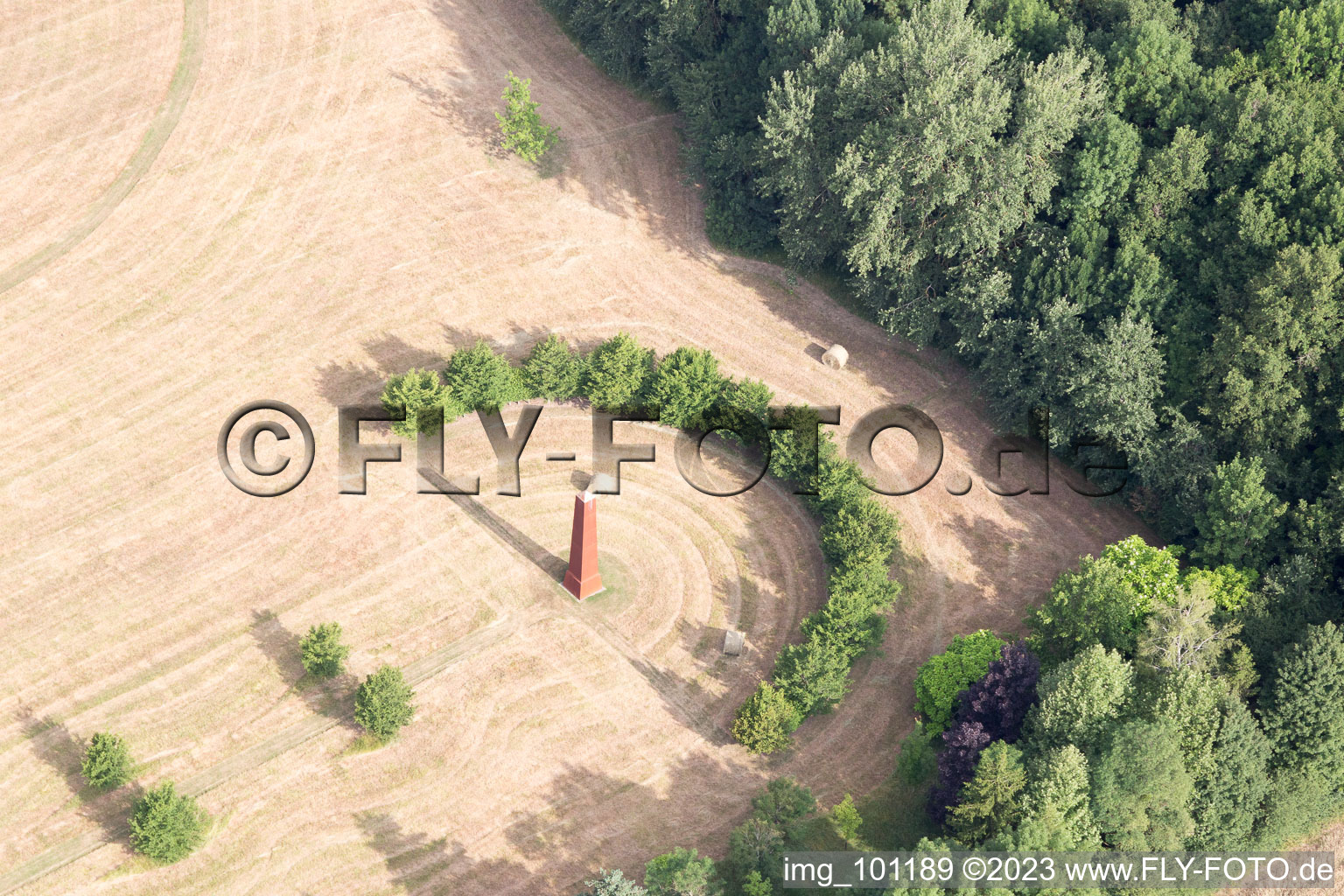 Drohnenbild von Saint-Cyr-du-Gault im Bundesland Loir-et-Cher, Frankreich