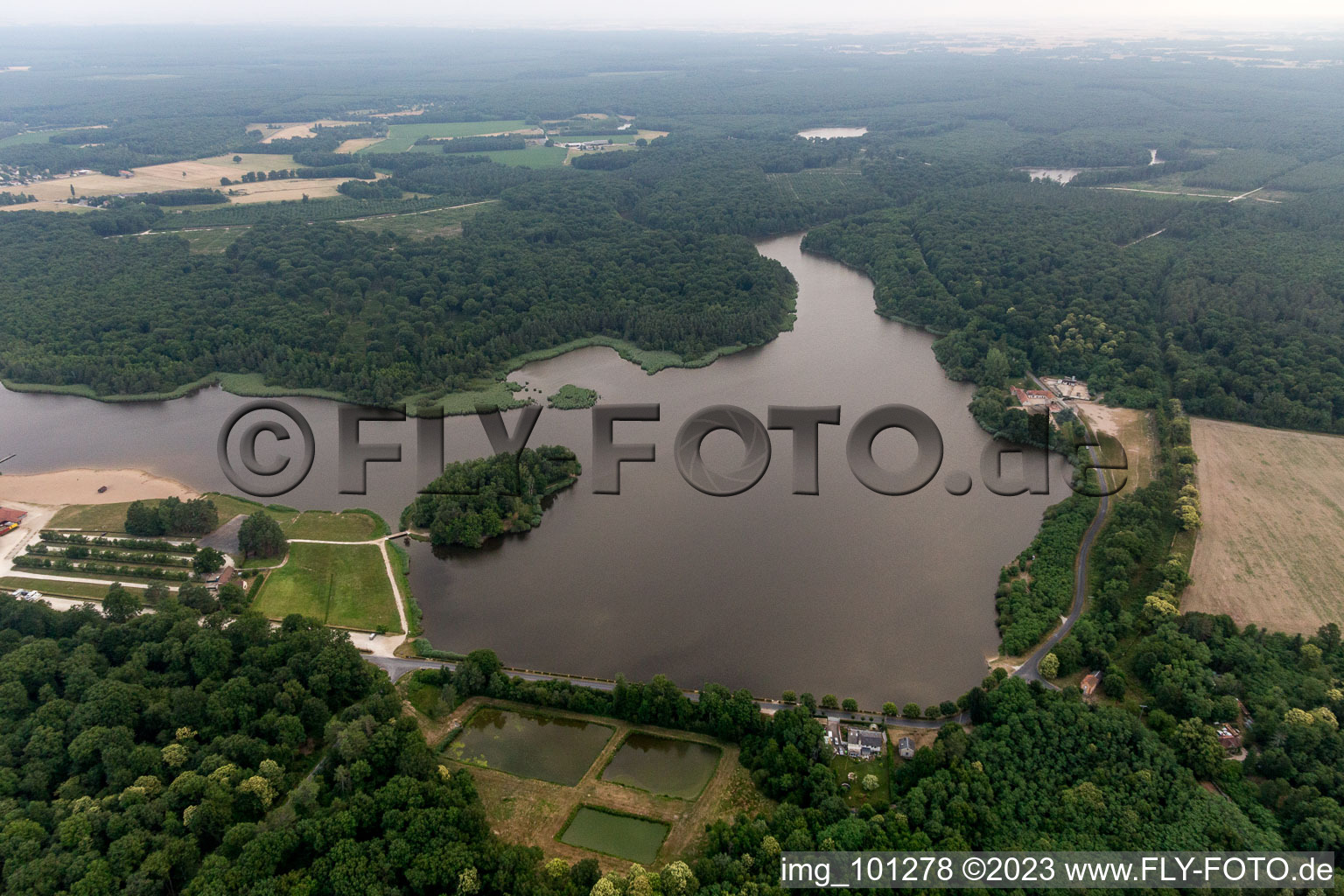 Combreux im Bundesland Loiret, Frankreich aus der Luft betrachtet