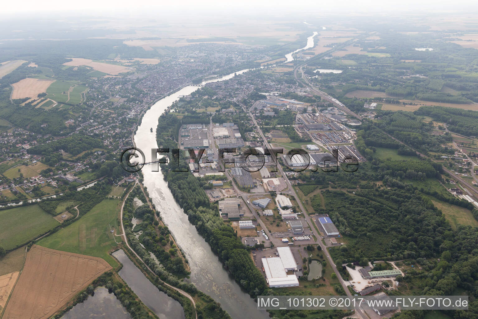 Luftbild von Joigny im Bundesland Yonne, Frankreich