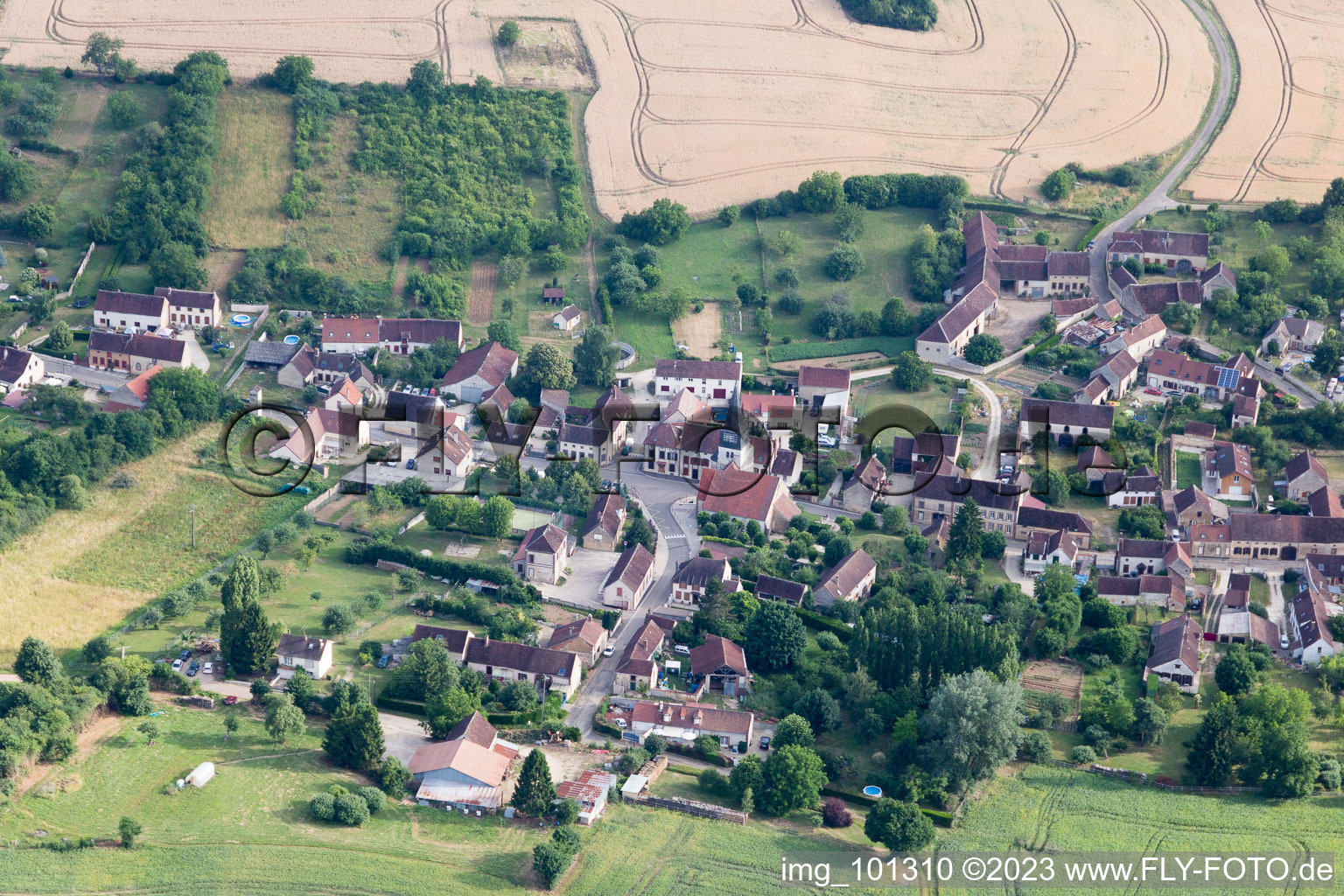 Luftbild von Paroy-en-Othe im Bundesland Yonne, Frankreich
