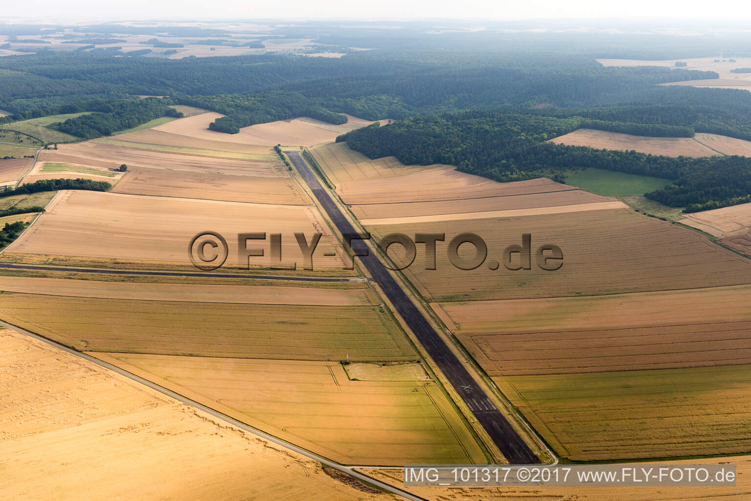 Landebahn in Chailley im Bundesland Yonne, Frankreich