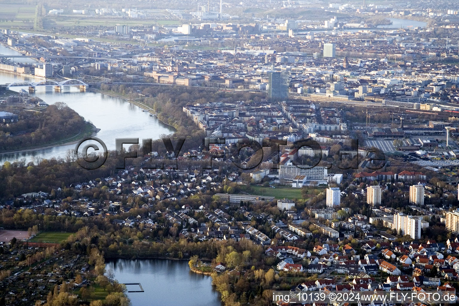 Indenhof, Almenhof von Süden mit Stollenwörthweier im Ortsteil Niederfeld in Mannheim im Bundesland Baden-Württemberg, Deutschland