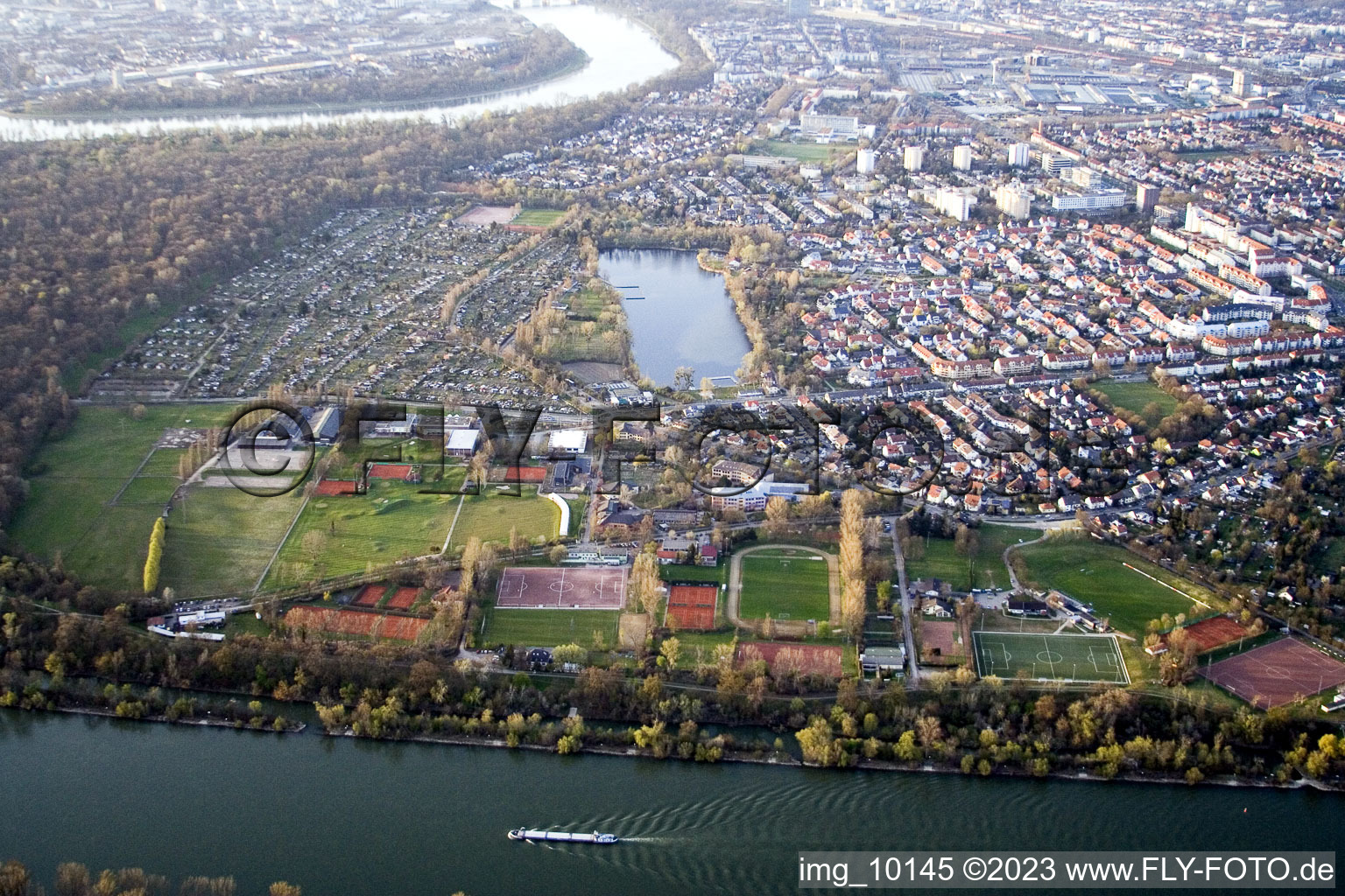 Luftbild von Sportanlagen, Stollenwörthweier im Ortsteil Neckarau in Mannheim im Bundesland Baden-Württemberg, Deutschland
