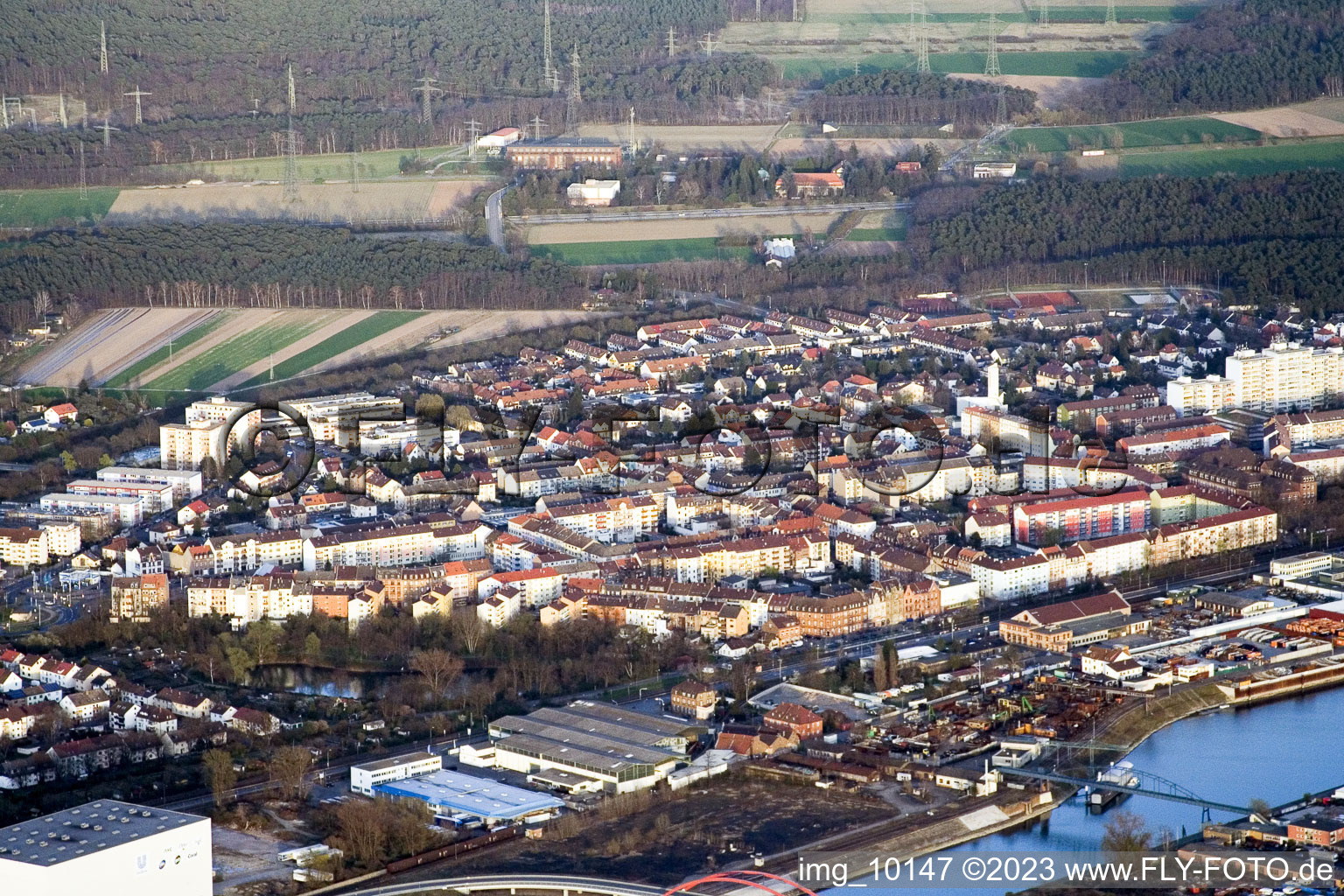 Luftaufnahme von Ortsteil Rheinau in Mannheim im Bundesland Baden-Württemberg, Deutschland