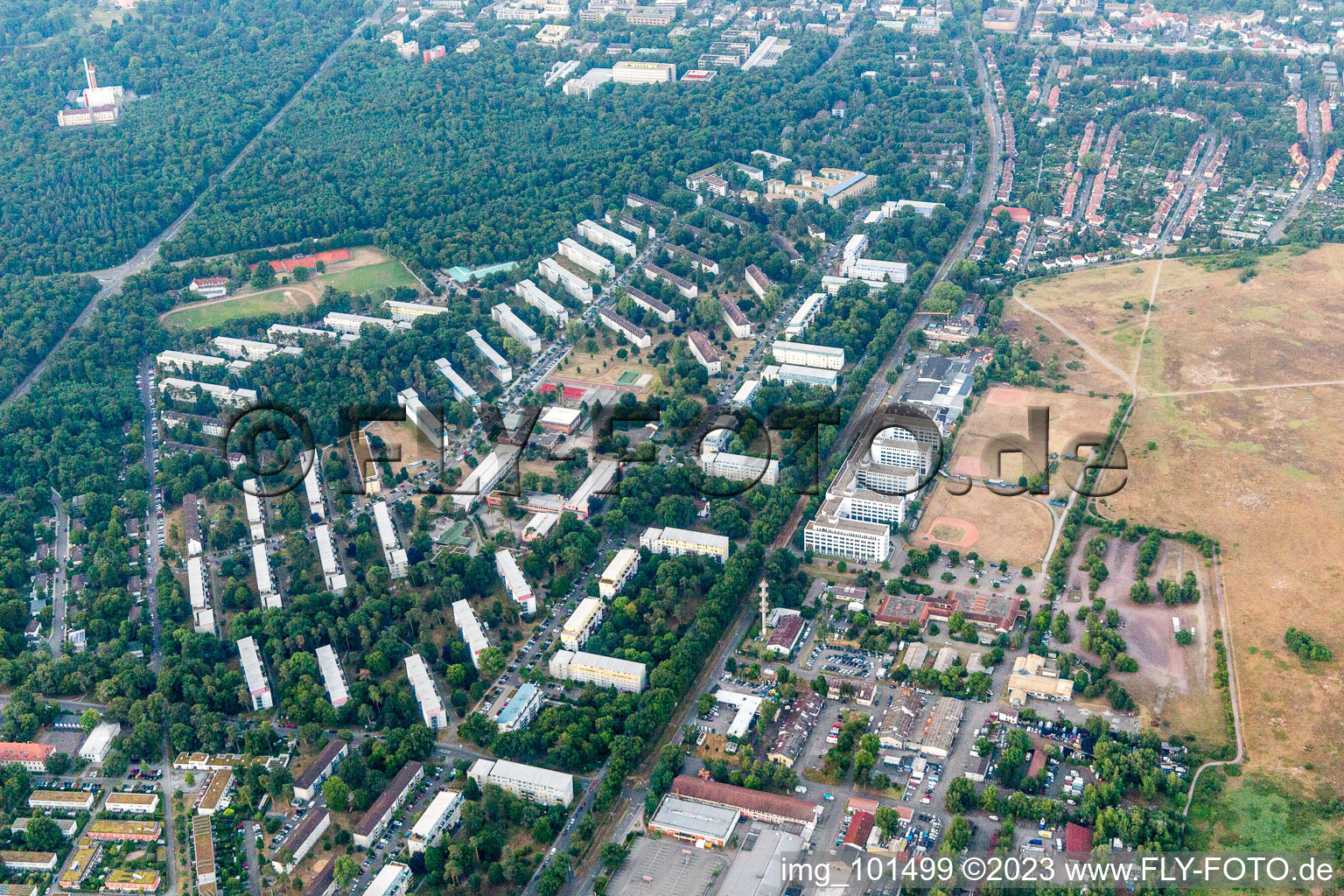 Ortsteil Neureut in Karlsruhe im Bundesland Baden-Württemberg, Deutschland von oben gesehen