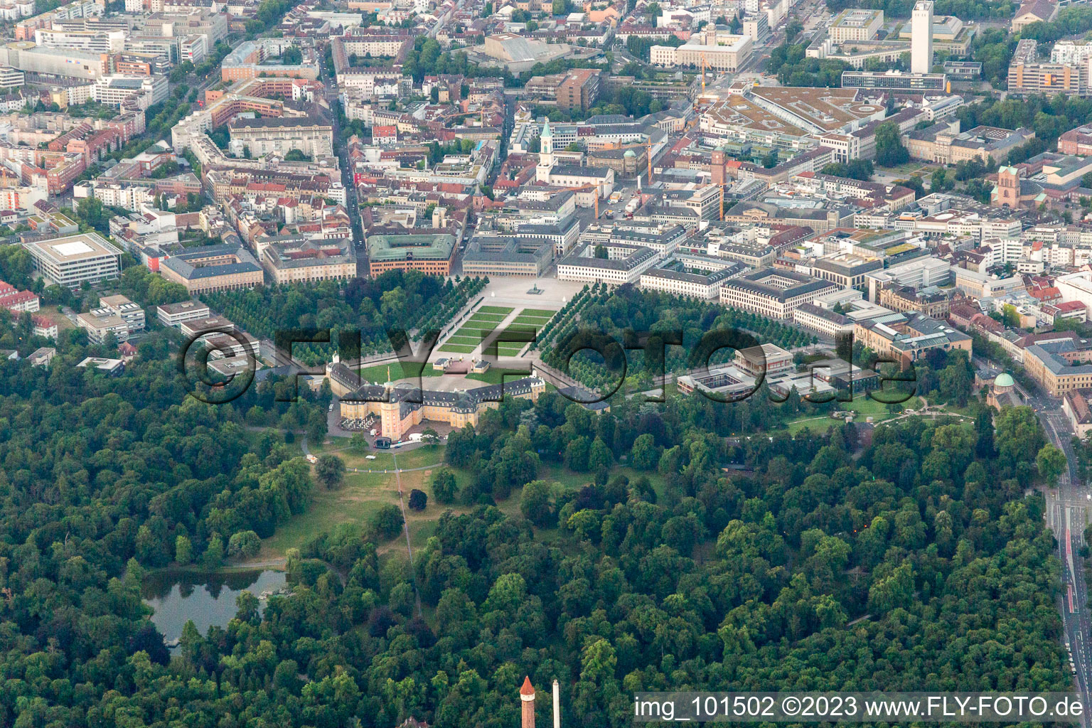 Luftaufnahme von Karlsruhe Schloßpark im Ortsteil Innenstadt-West im Bundesland Baden-Württemberg, Deutschland