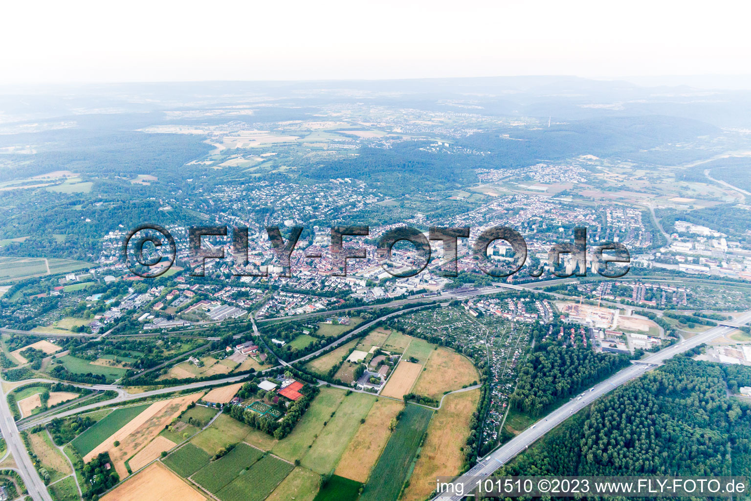 Ortsteil Grötzingen in Karlsruhe im Bundesland Baden-Württemberg, Deutschland aus der Drohnenperspektive