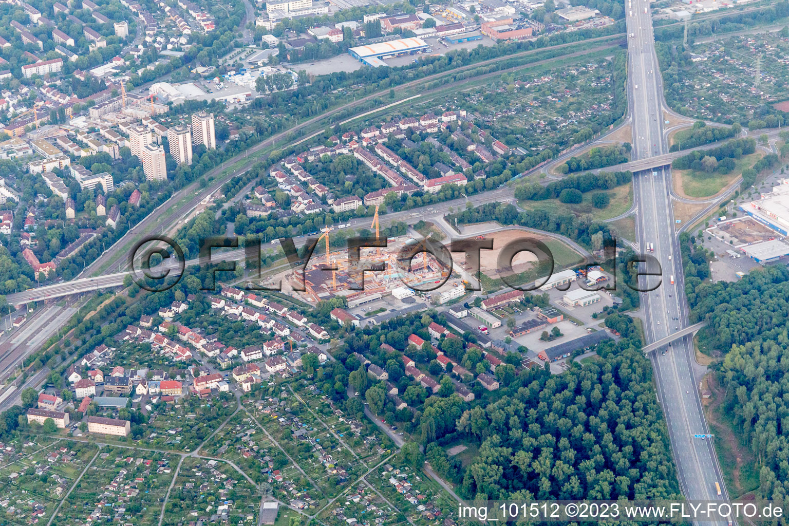 Ortsteil Grötzingen in Karlsruhe im Bundesland Baden-Württemberg, Deutschland von einer Drohne aus