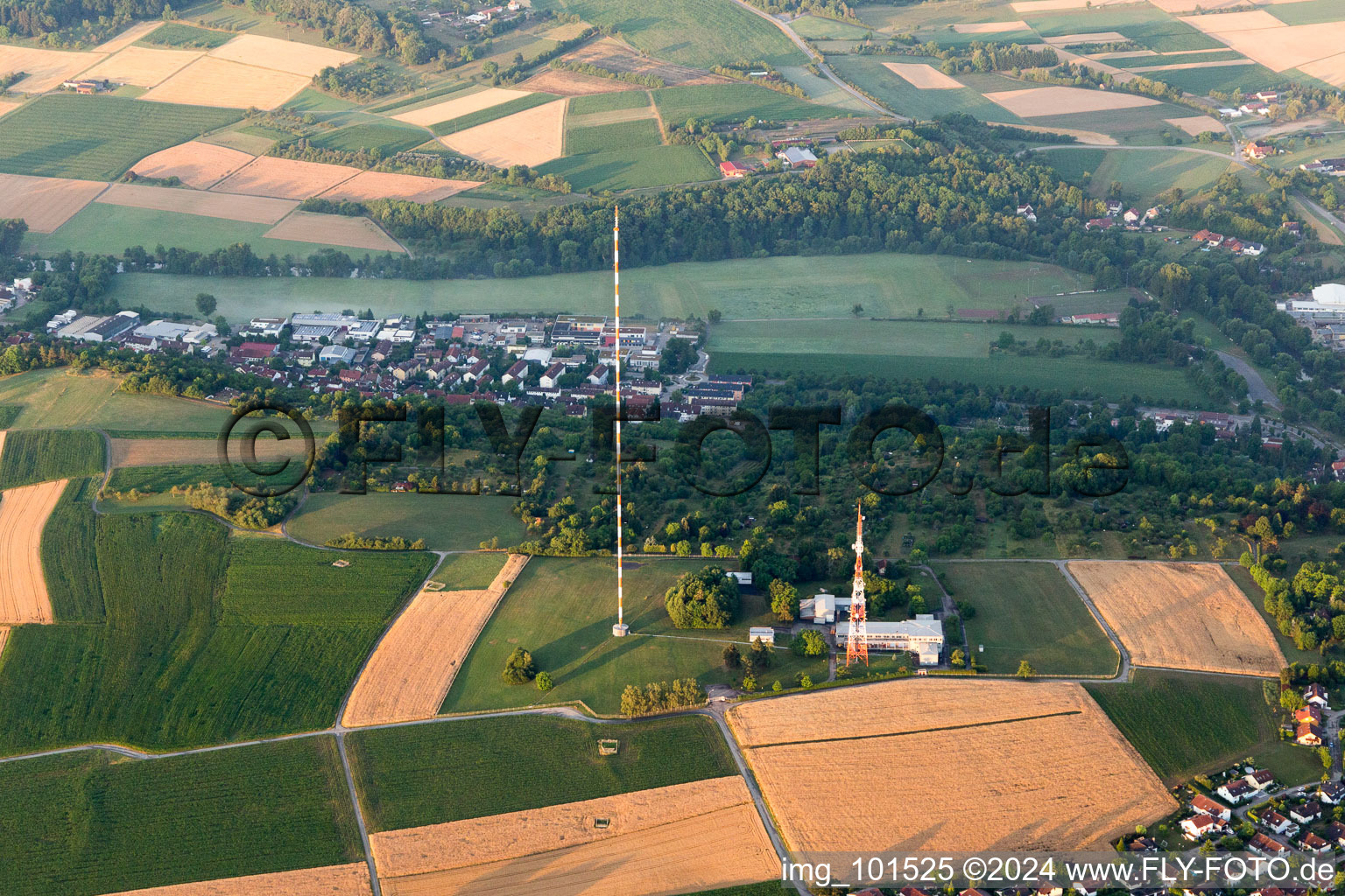 Stahlmast- Funkturm und Sendeanlage als Grundnetzsender Mühlacker in Mühlacker im Bundesland Baden-Württemberg, Deutschland