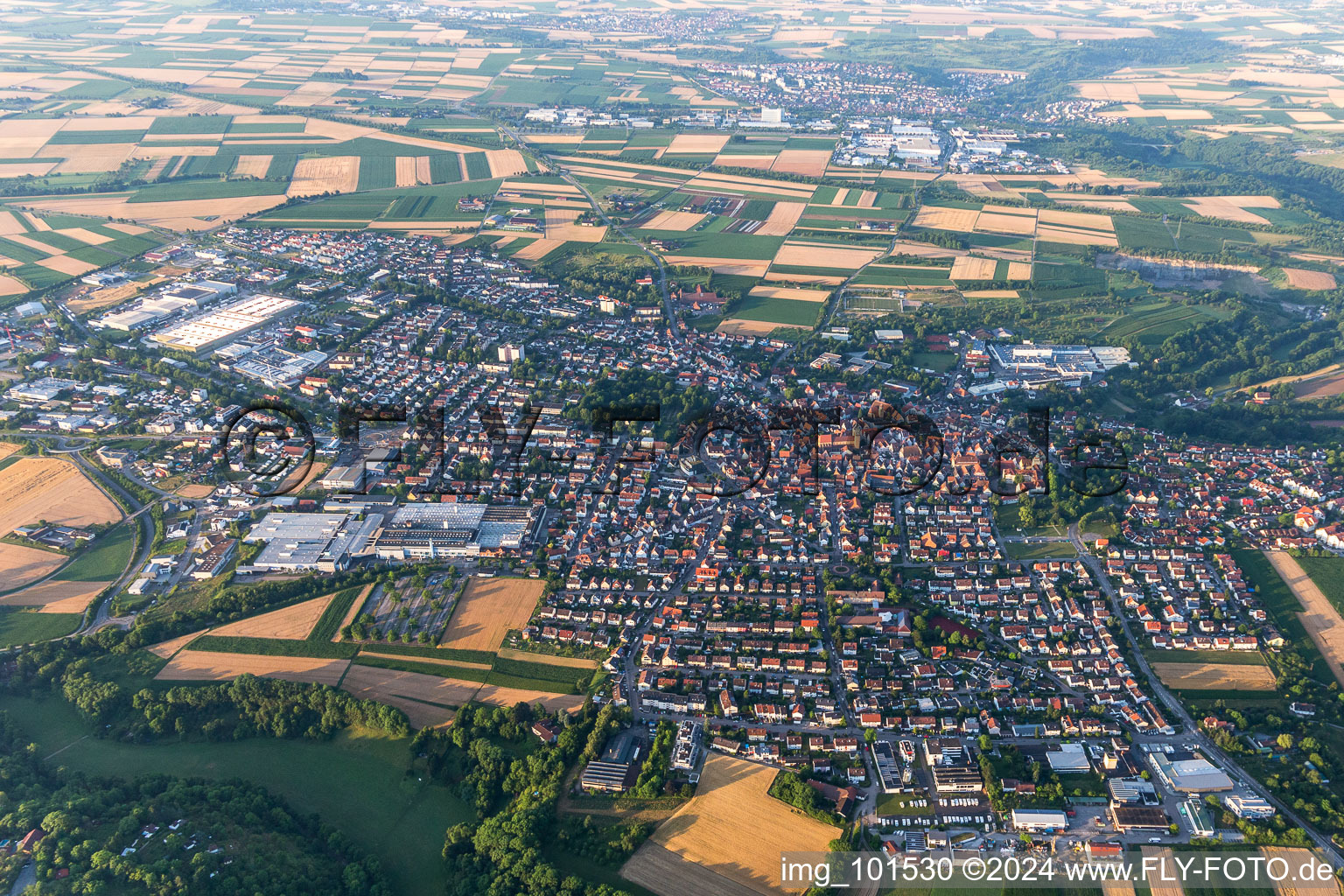 Ortsansicht der Straßen und Häuser der Wohngebiete in Markgröningen im Bundesland Baden-Württemberg, Deutschland