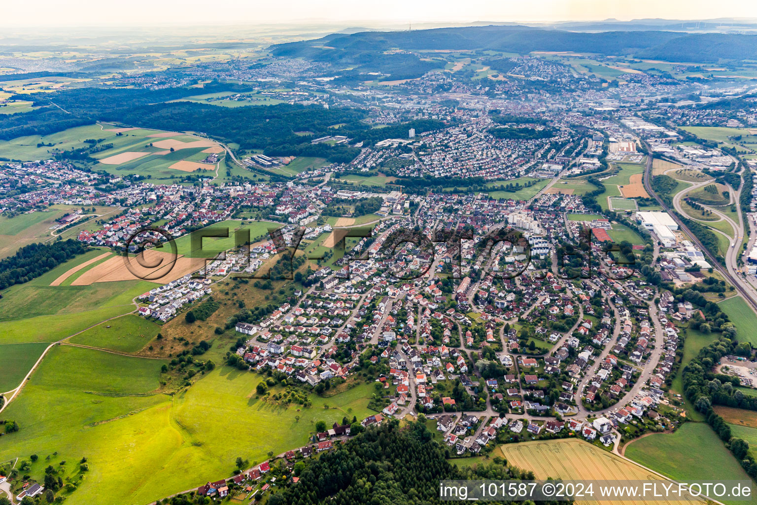 Luftbild von Siedlungsgebiet im Ortsteil Hofherrnweiler in Aalen im Bundesland Baden-Württemberg, Deutschland
