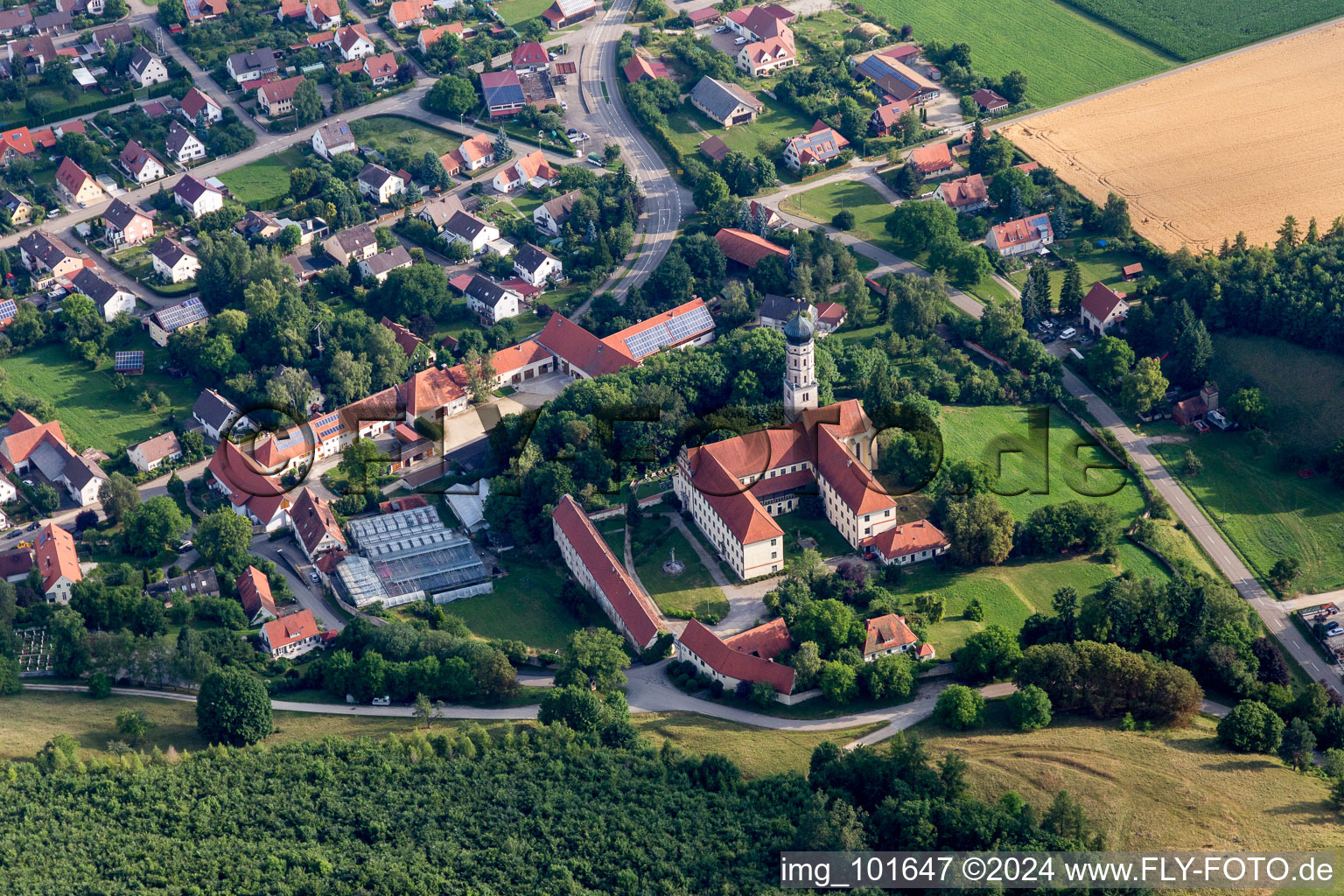 Gebäudekomplex des Klosters Mönchsdeggingen in Mönchsdeggingen im Bundesland Bayern, Deutschland