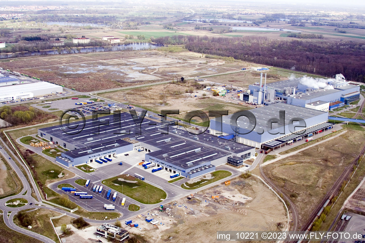 Luftbild von Wörth am Rhein, Industriegebiet Oberwald, Papierfabrik Palm im Bundesland Rheinland-Pfalz, Deutschland