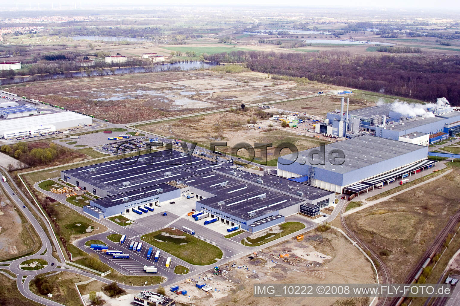 Luftaufnahme von Wörth am Rhein, Industriegebiet Oberwald, Papierfabrik Palm im Bundesland Rheinland-Pfalz, Deutschland