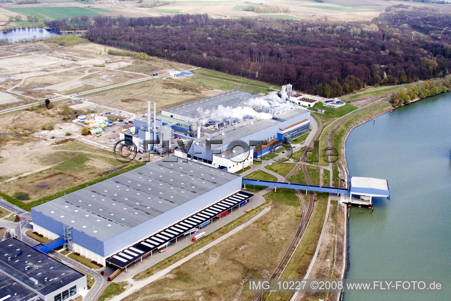 Wörth am Rhein, Industriegebiet Oberwald, Papierfabrik Palm im Bundesland Rheinland-Pfalz, Deutschland aus der Luft