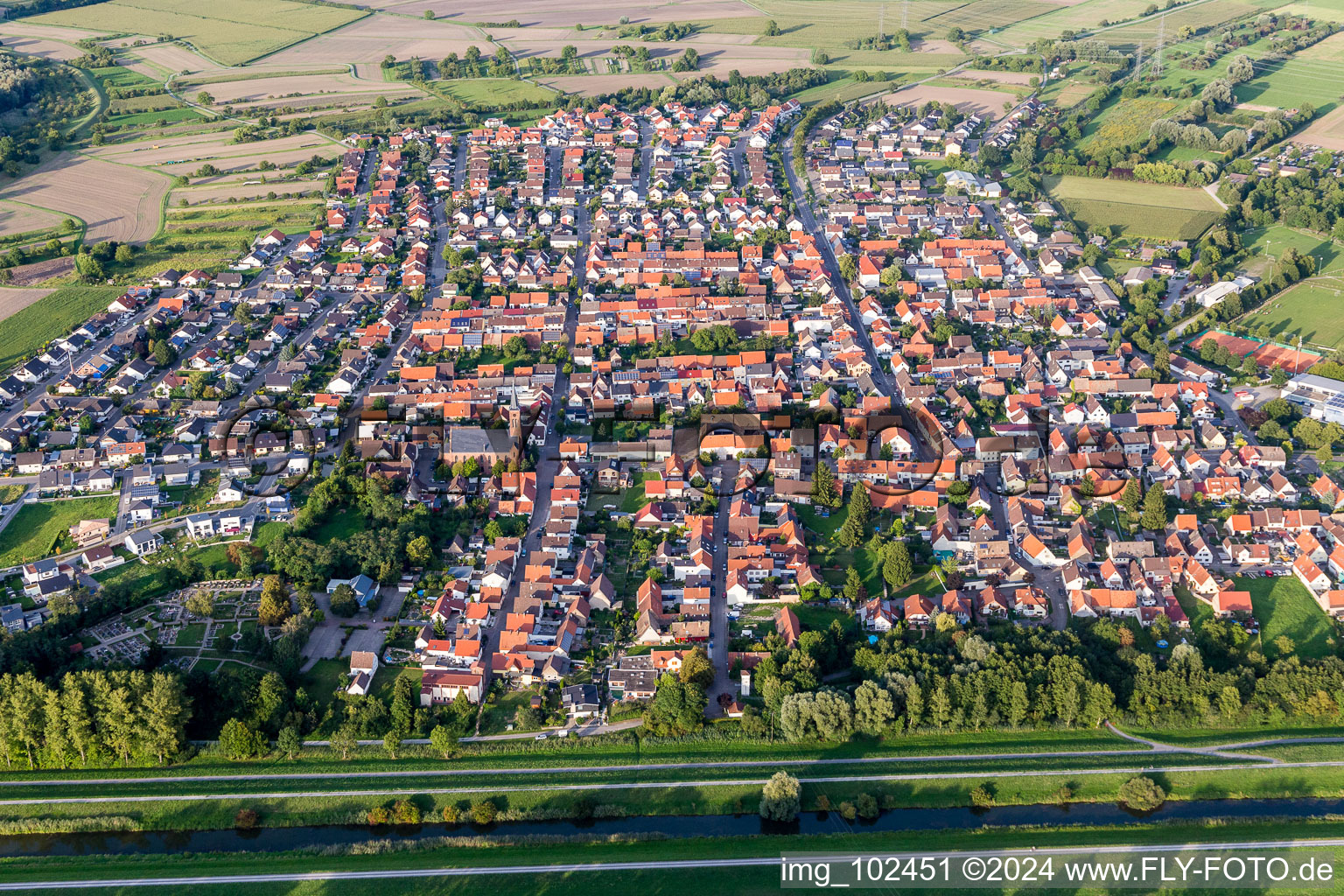 Luftaufnahme von Dorf - Ansicht im Ortsteil Rußheim in Dettenheim im Bundesland Baden-Württemberg, Deutschland