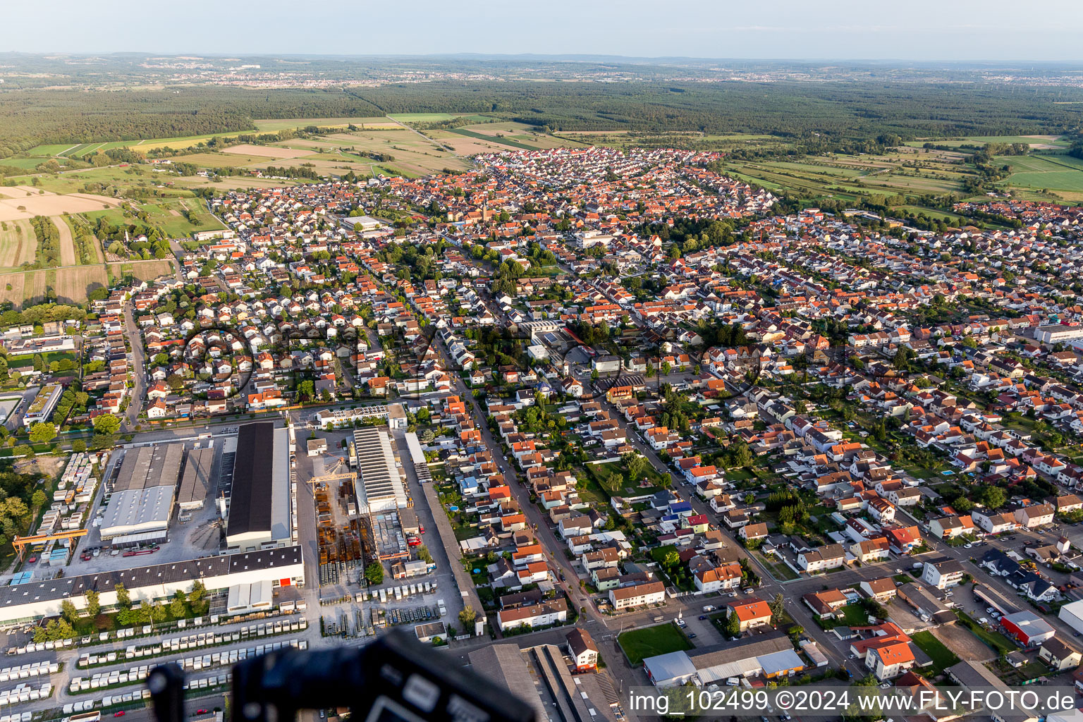 Ortsteil Oberhausen in Oberhausen-Rheinhausen im Bundesland Baden-Württemberg, Deutschland aus der Vogelperspektive