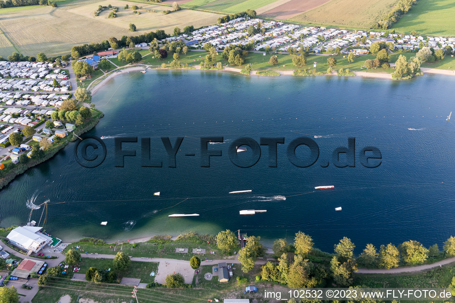 Luftbild von Sankt Leon, St. Leoner See, Wasserskianlage in St. Leon-Rot im Bundesland Baden-Württemberg, Deutschland