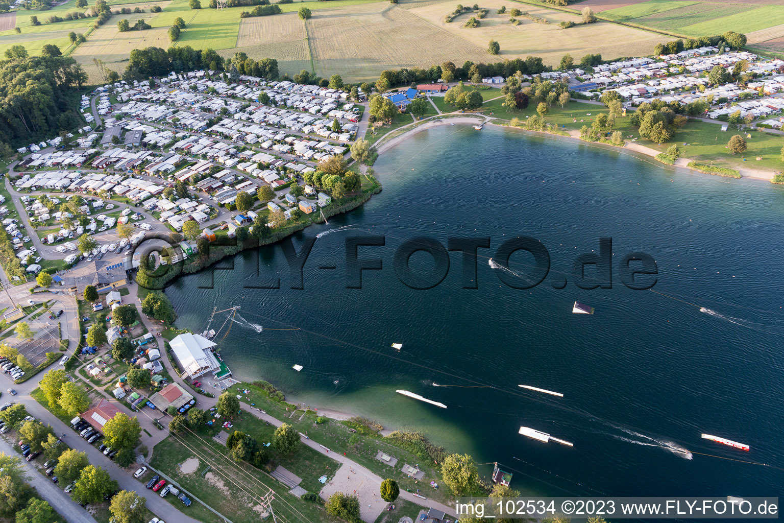Schrägluftbild von Sankt Leon, St. Leoner See, Wasserskianlage in St. Leon-Rot im Bundesland Baden-Württemberg, Deutschland