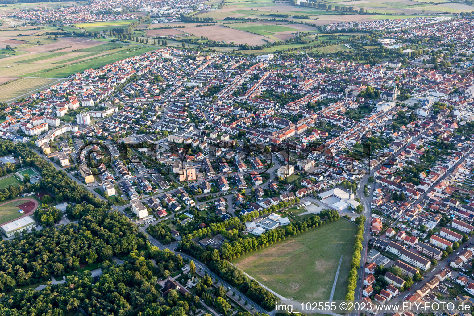Hockenheim im Bundesland Baden-Württemberg, Deutschland von der Drohne aus gesehen