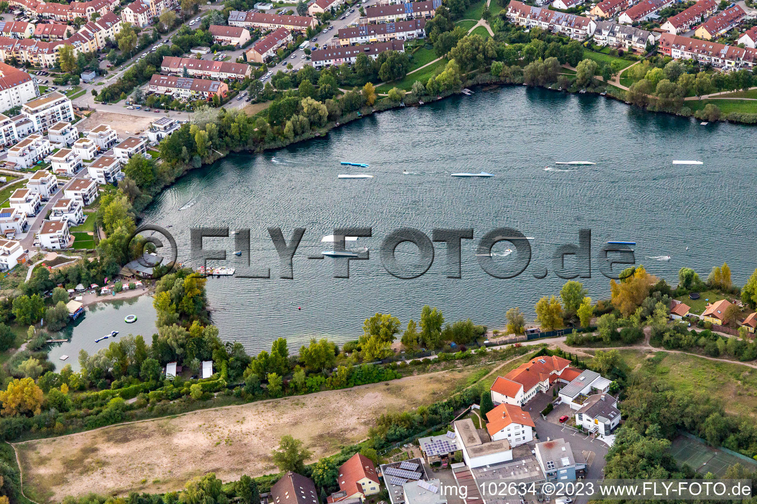 Luftbild von Wasserski- und Wakeboardinganlage auf dem Rheinauer See in Mannheim im Bundesland Baden-Württemberg, Deutschland