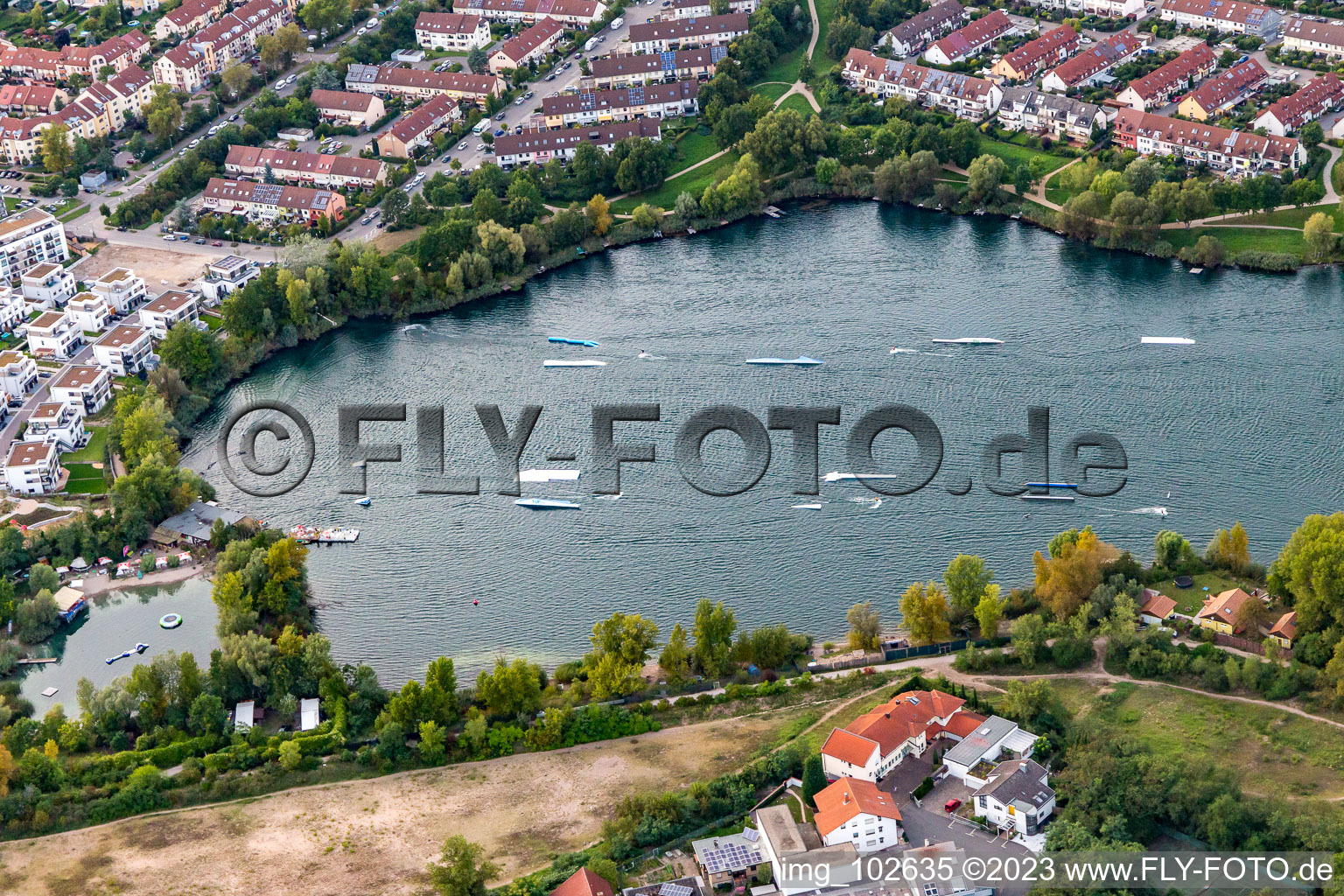 Luftaufnahme von Wasserski- und Wakeboardinganlage auf dem Rheinauer See in Mannheim im Bundesland Baden-Württemberg, Deutschland