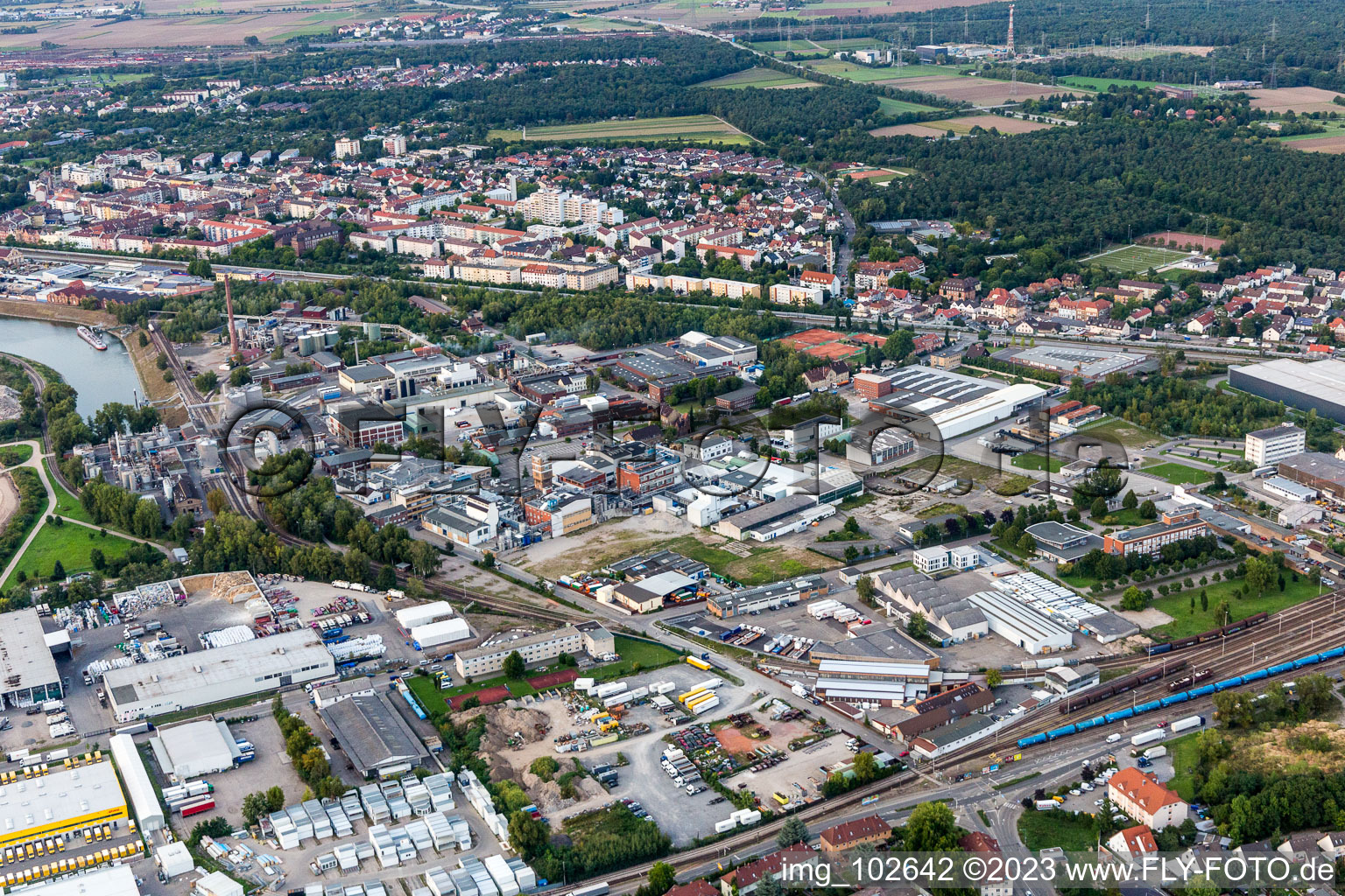TIB Chemicals im Ortsteil Rheinau in Mannheim im Bundesland Baden-Württemberg, Deutschland