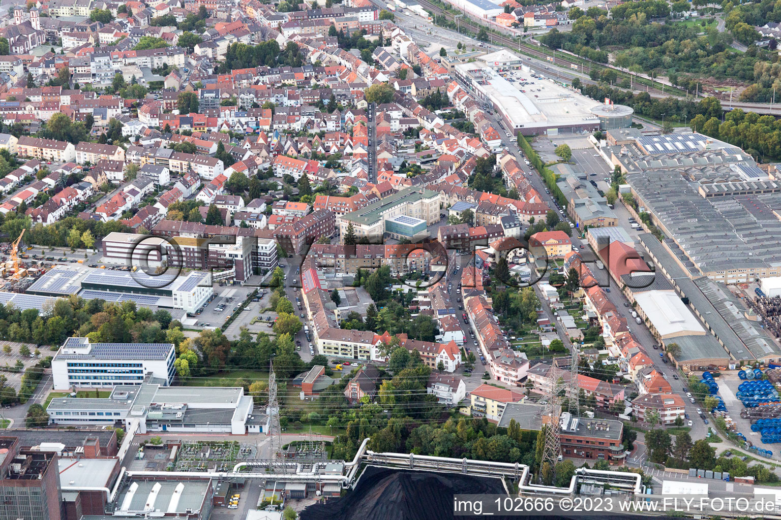 Ortsteil Neckarau in Mannheim im Bundesland Baden-Württemberg, Deutschland aus der Luft