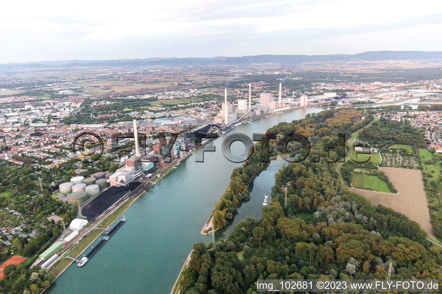Altrip im Bundesland Rheinland-Pfalz, Deutschland von der Drohne aus gesehen