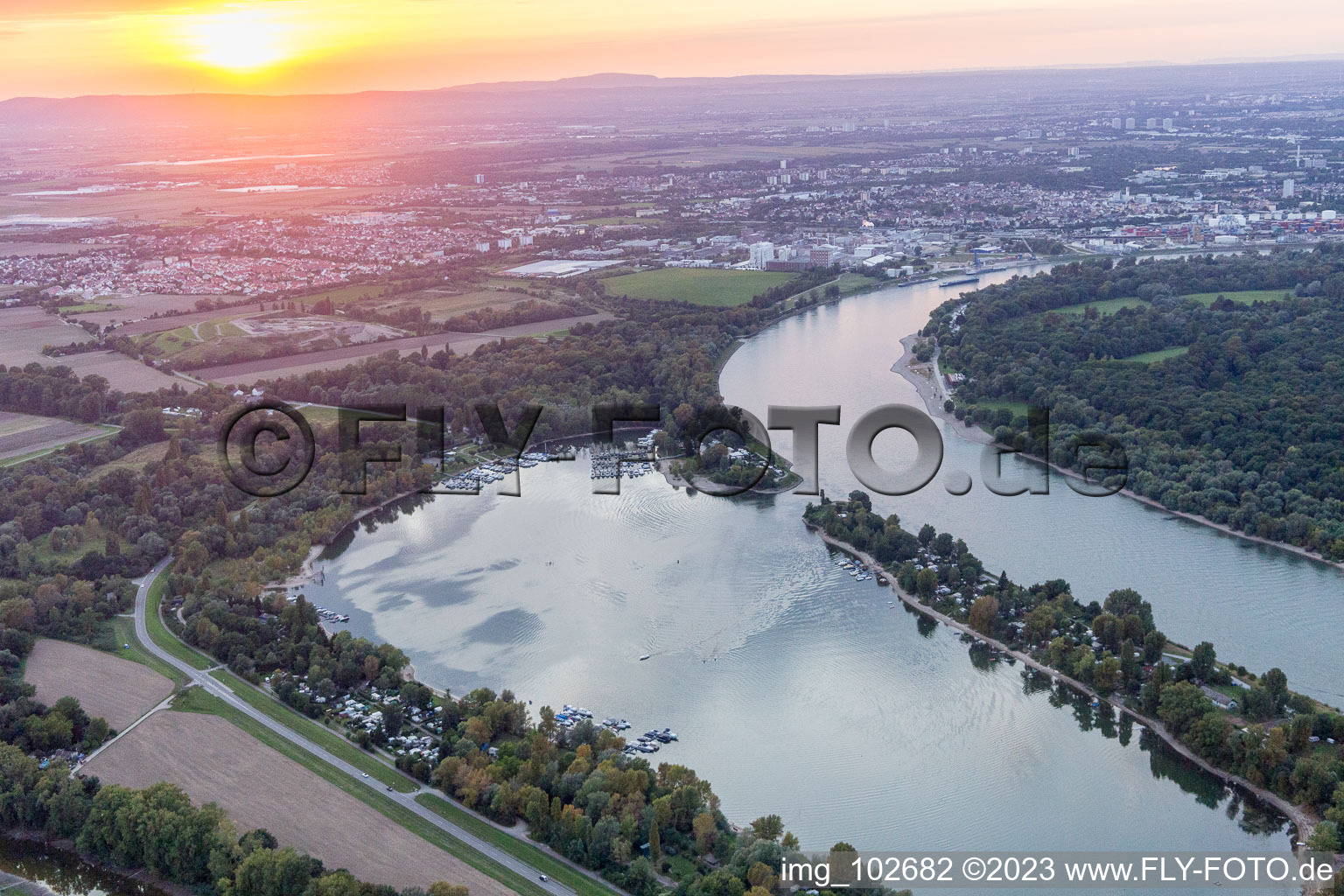 Luftbild von Altrip im Bundesland Rheinland-Pfalz, Deutschland