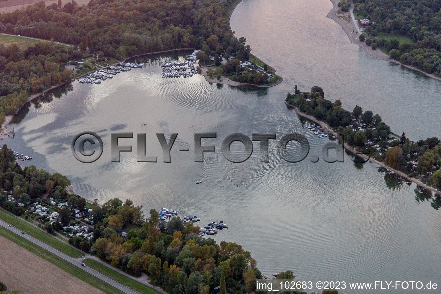 Luftaufnahme von Altrip im Bundesland Rheinland-Pfalz, Deutschland