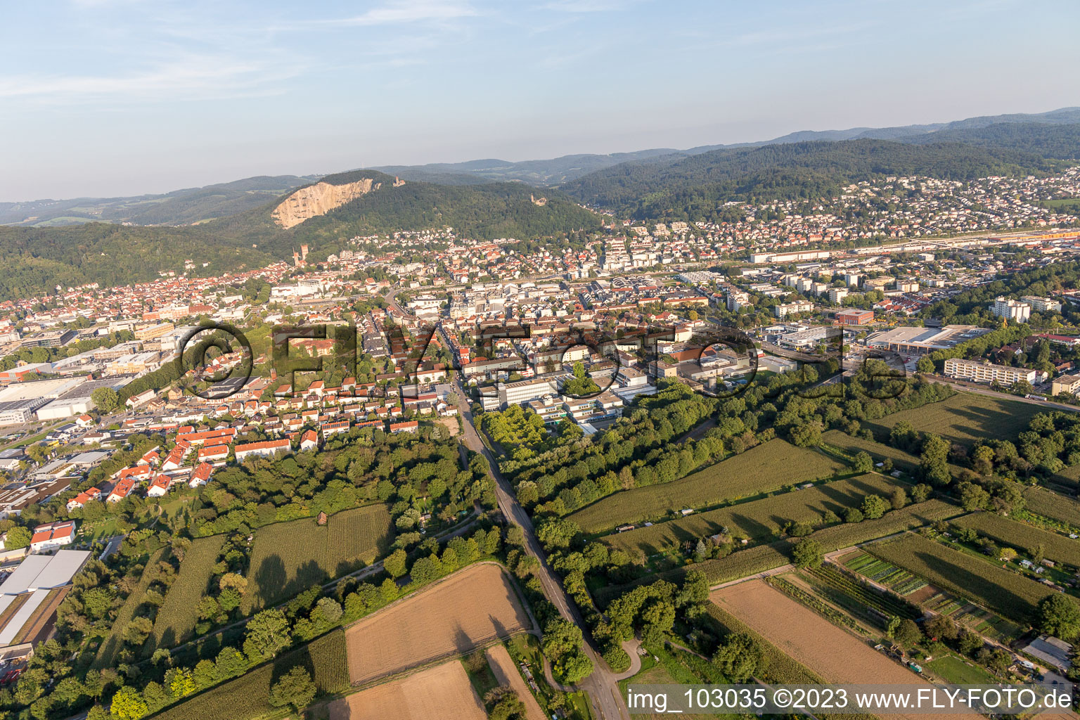 Weinheim im Bundesland Baden-Württemberg, Deutschland von oben gesehen
