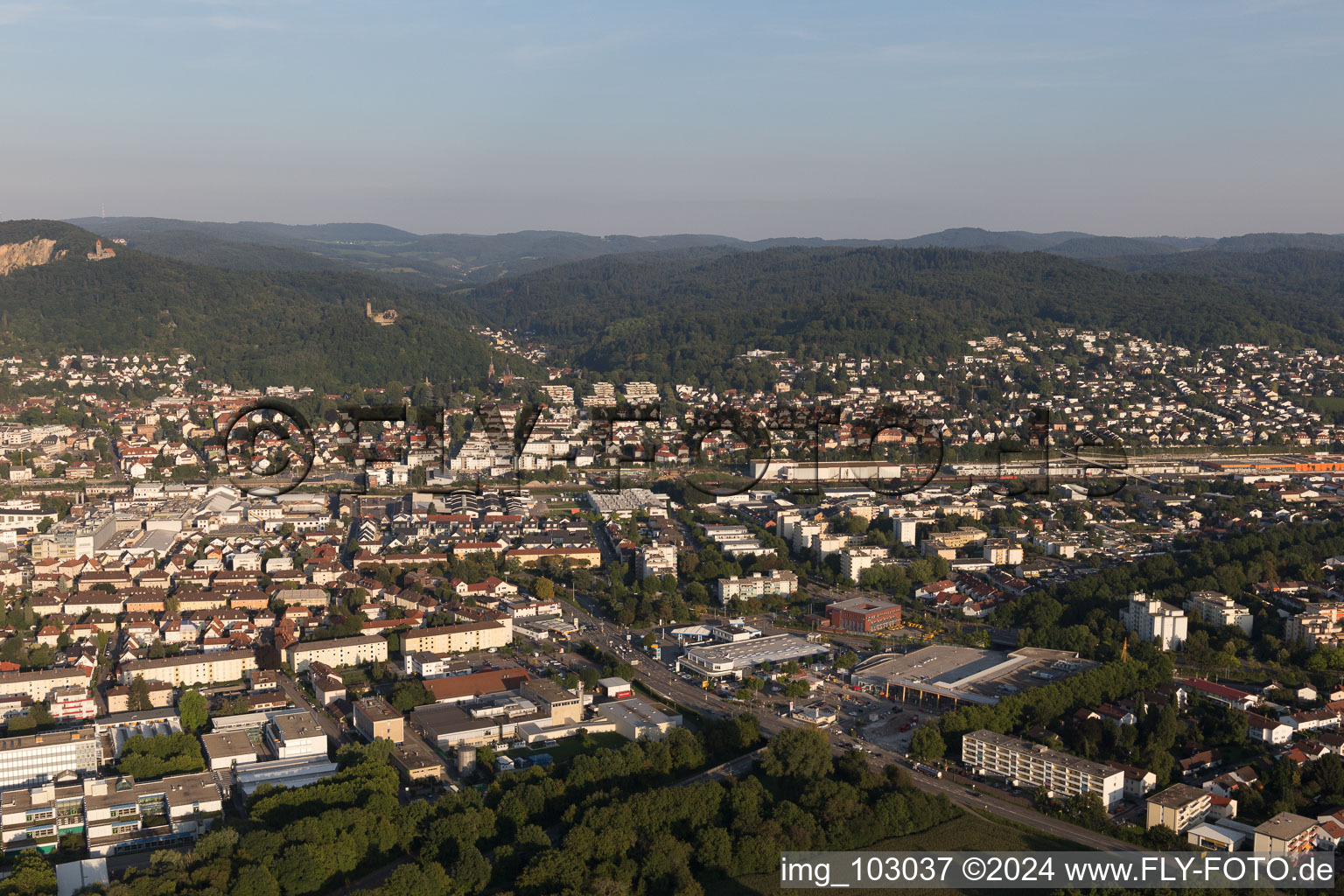 Weinheim im Bundesland Baden-Württemberg, Deutschland aus der Vogelperspektive